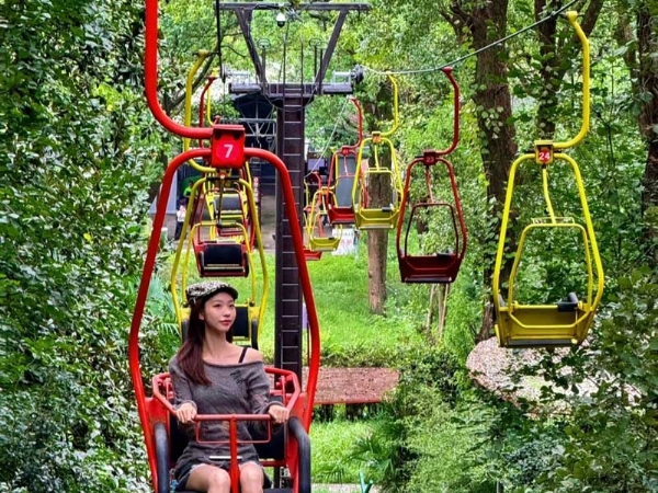 低空纜車